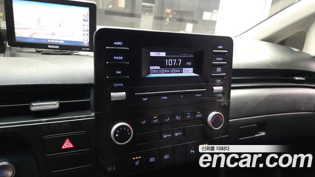 Hyundai Staria 2025 — photo 16