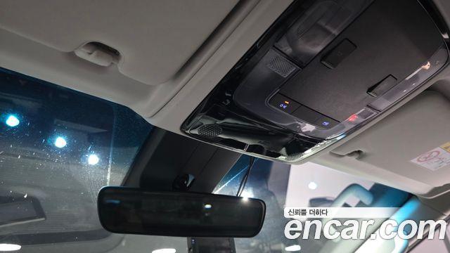 Hyundai Staria 2025 — photo 17