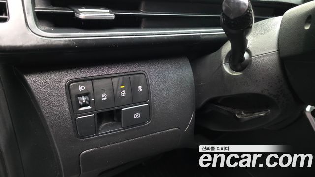 Hyundai Staria 2025 — photo 18