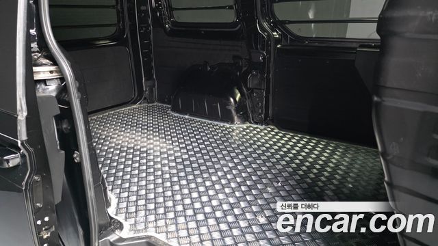 Hyundai Staria 2025 — photo 20