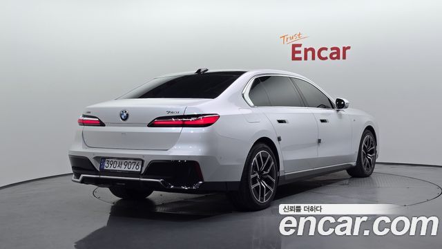 BMW 7-Series 2024 — photo 2