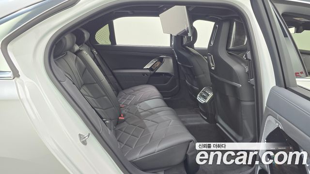 BMW 7-Series 2024 — photo 17