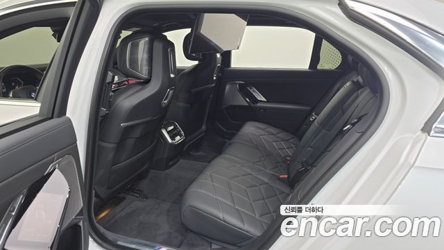 BMW 7-Series 2024 — photo 27