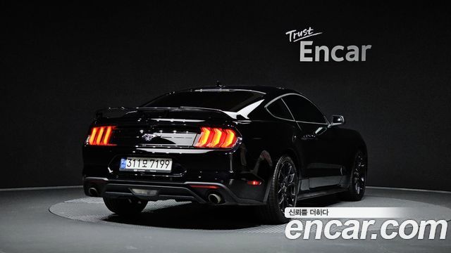 Ford Mustang 2023 — photo 1