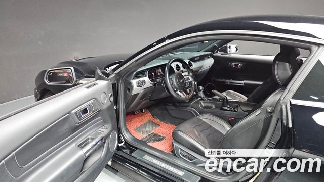 Ford Mustang 2023 — photo 12
