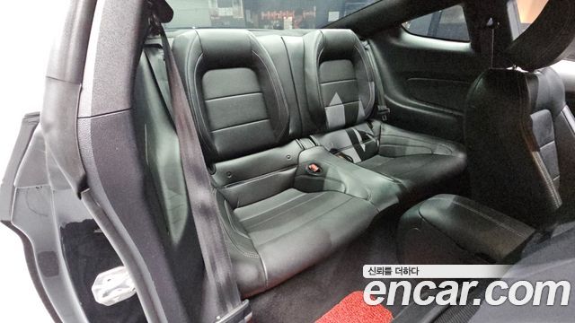 Ford Mustang 2023 — photo 17