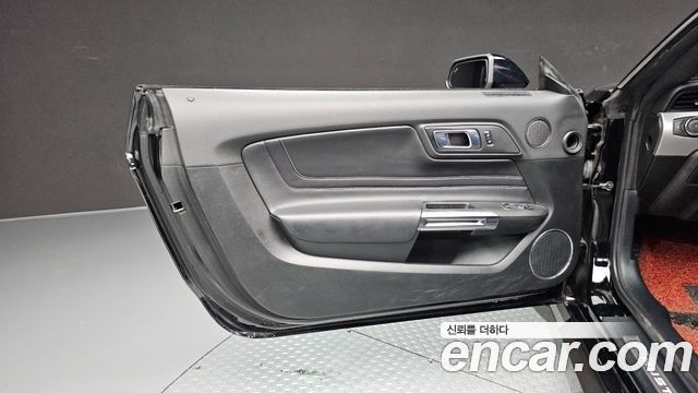 Ford Mustang 2023 — photo 13