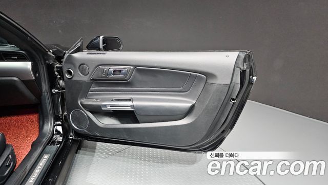 Ford Mustang 2023 — photo 14