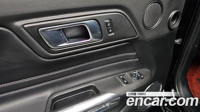 Ford Mustang 2023 — photo 27