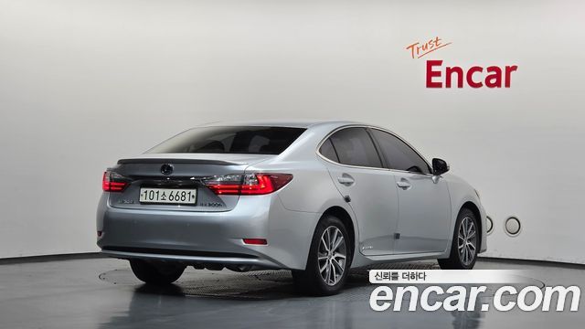 Lexus ES 2017 — photo 2