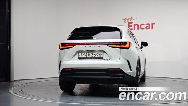 Lexus NX 2023 — photo 4