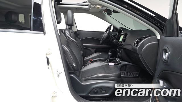 Jeep Compass 2021 — photo 16