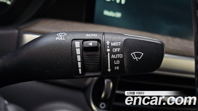 Genesis G90 2019 — photo 26