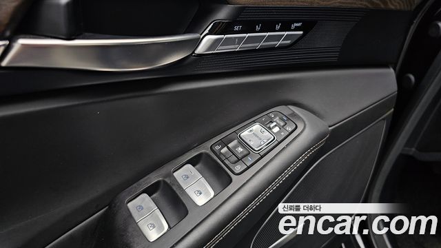 Genesis G90 2019 — photo 28