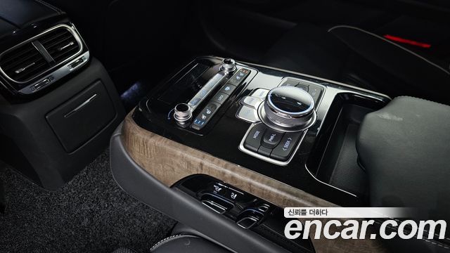 Genesis G90 2019 — photo 32