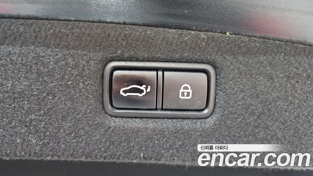 Genesis G90 2019 — photo 35
