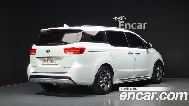 Kia Canival 2018 — photo 2