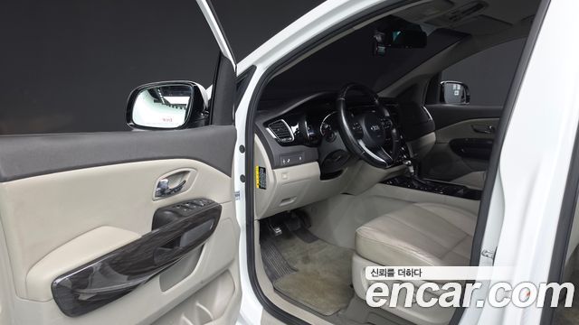 Kia Canival 2018 — photo 10