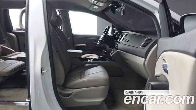 Kia Canival 2018 — photo 11
