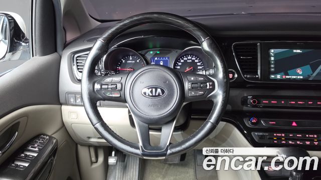 Kia Canival 2018 — photo 13
