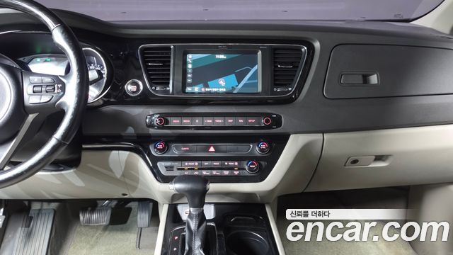 Kia Canival 2018 — photo 14