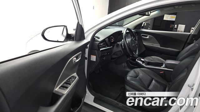 Kia Niro 2023 — photo 13