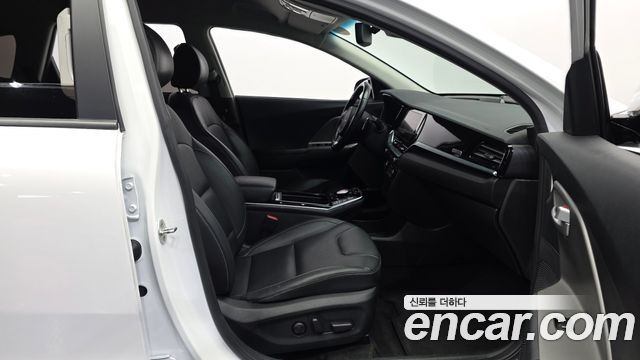 Kia Niro 2023 — photo 16