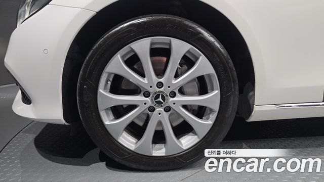 Mercedes-Benz E-Class 2019 — photo 5