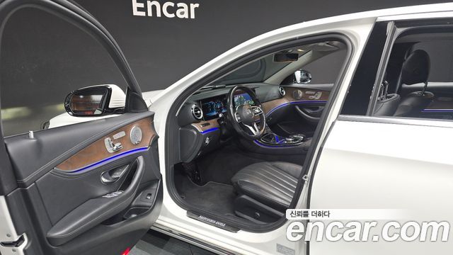 Mercedes-Benz E-Class 2019 — photo 10