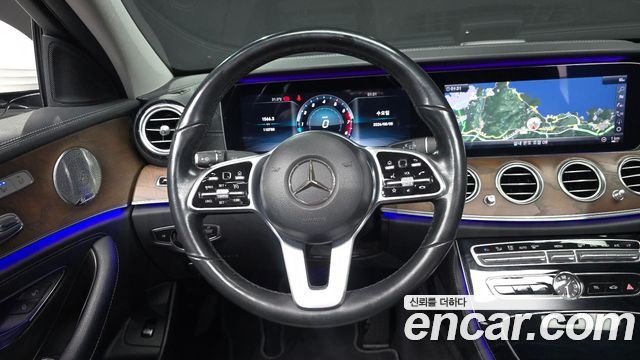 Mercedes-Benz E-Class 2019 — photo 13