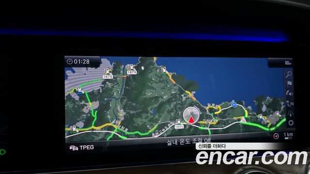 Mercedes-Benz E-Class 2019 — photo 16