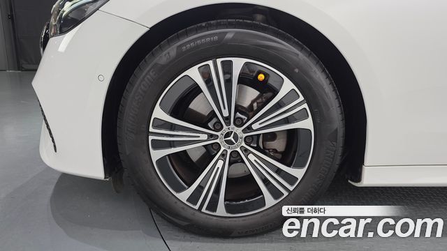 Mercedes-Benz E-Class 2025 — photo 5