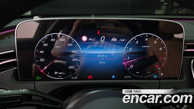 Mercedes-Benz E-Class 2025 — photo 8