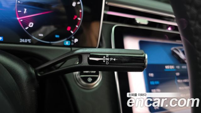 Mercedes-Benz E-Class 2025 — photo 9