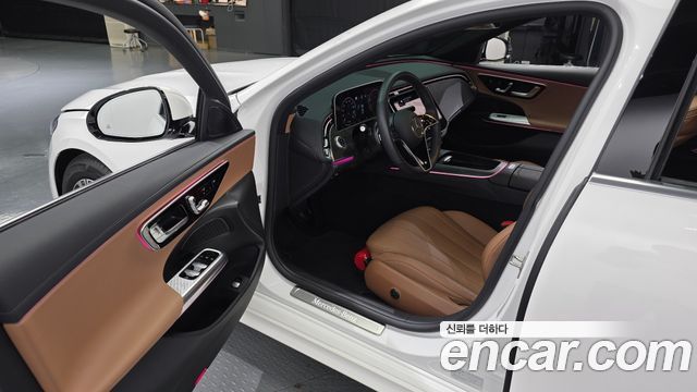 Mercedes-Benz E-Class 2025 — photo 10