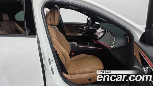 Mercedes-Benz E-Class 2025 — photo 12