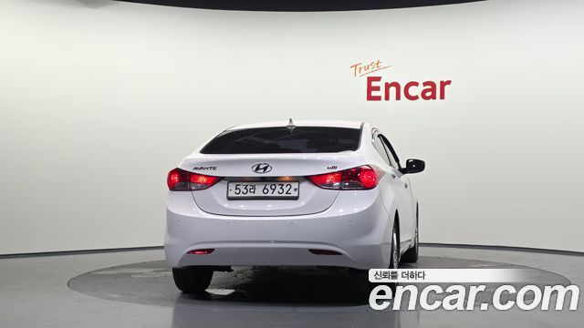 Hyundai AVANTE 2013 — photo 4