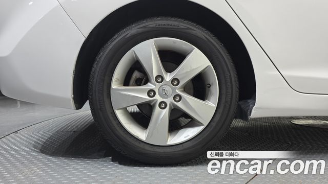 Hyundai AVANTE 2013 — photo 5