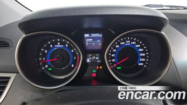 Hyundai AVANTE 2013 — photo 8