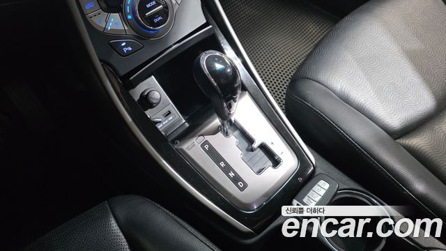 Hyundai AVANTE 2013 — photo 9