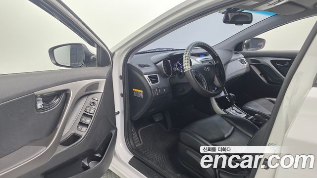 Hyundai AVANTE 2013 — photo 10