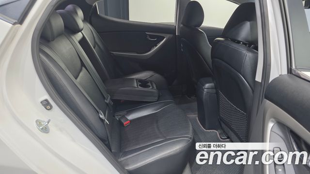 Hyundai AVANTE 2013 — photo 11
