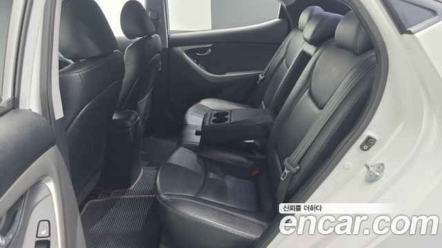 Hyundai AVANTE 2013 — photo 12