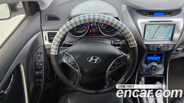 Hyundai AVANTE 2013 — photo 13