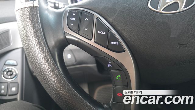 Hyundai AVANTE 2013 — photo 17