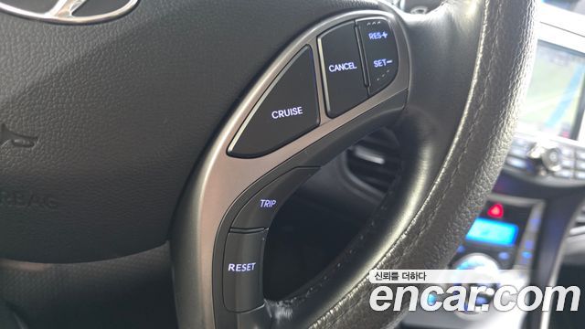 Hyundai AVANTE 2013 — photo 18