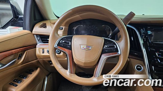 Cadillac Escalade 2016 — photo 13