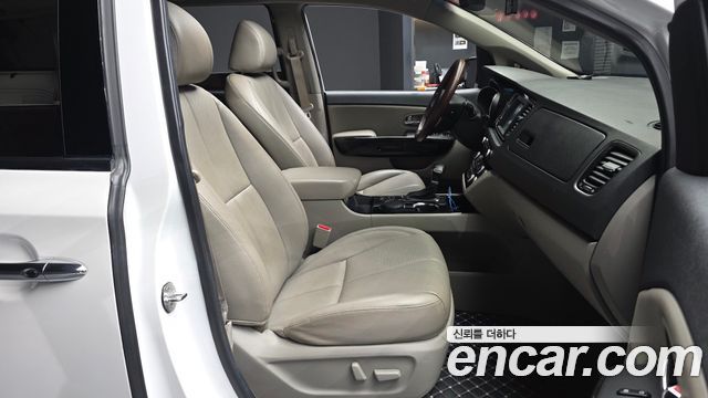 Kia Canival 2019 — photo 17