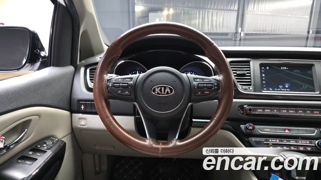 Kia Canival 2019 — photo 20