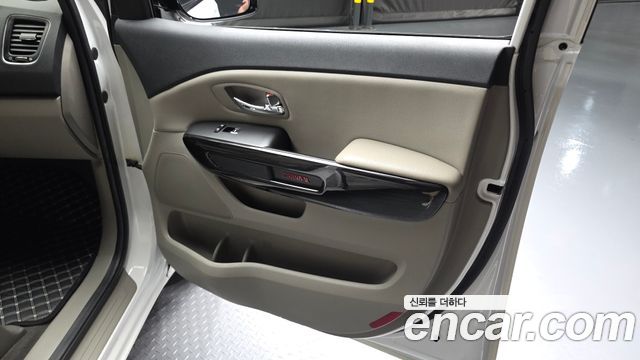 Kia Canival 2019 — photo 14